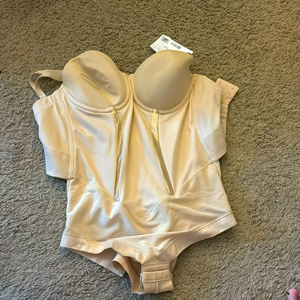 Never worn Maidenform Shapewear. 36C